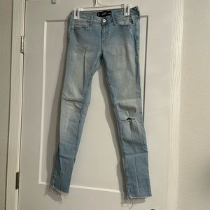 Women’s light wash ripped jeans